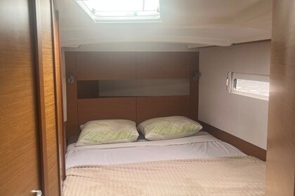Location Voilier Jeanneau Sun Odyssey 410 Vieux-Port de Marseille
