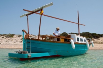 Motorboat Capeador for rent in La Savina