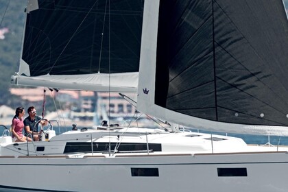 Miete Segelboot BENETEAU OCEANIS 38.1 Alimos