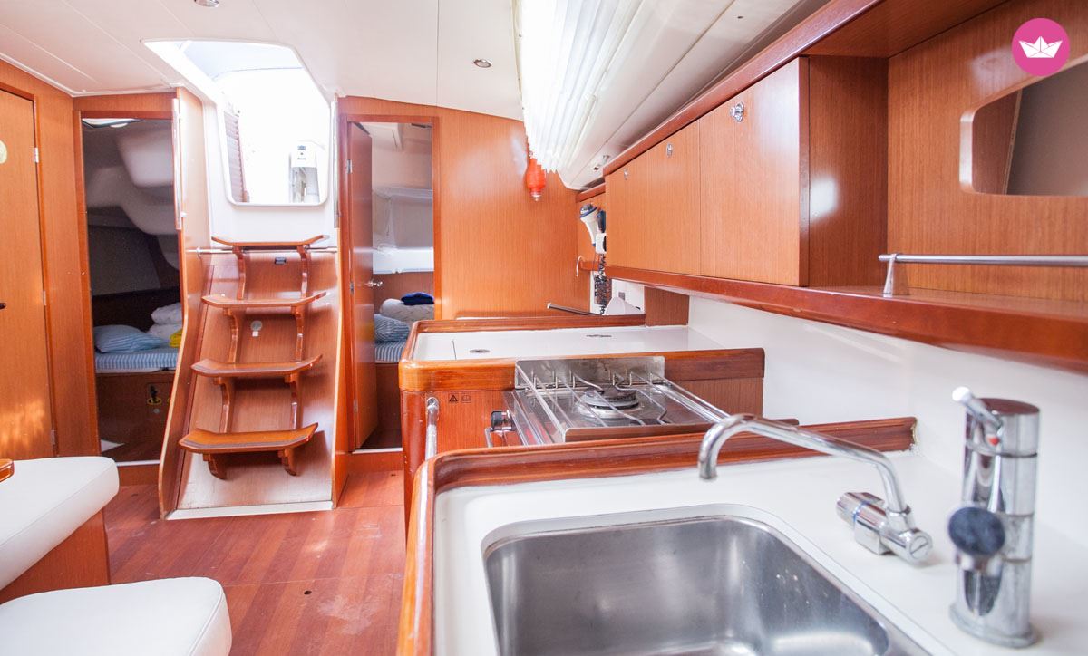 Sailboat Beneteau Oceanis 40  