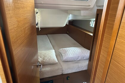 Kalm - Jeanneau Sun Odyssey 490