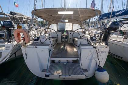 Rental Sailboat Dufour Yachts Dufour 445 Saint-Mandrier-sur-Mer