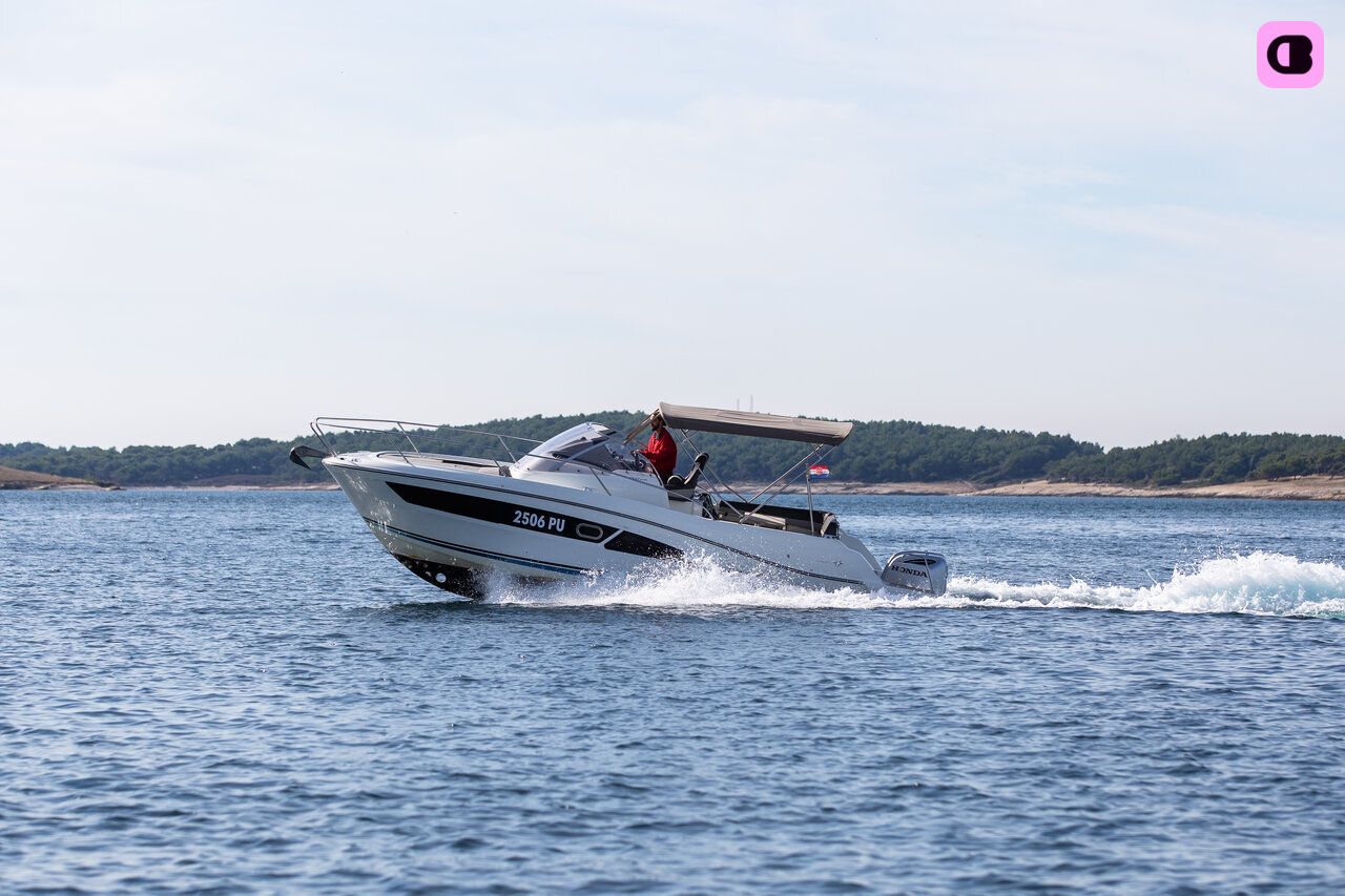 Bateau à moteur Jeanneau Cap Camarat 9.0 WA 500cv