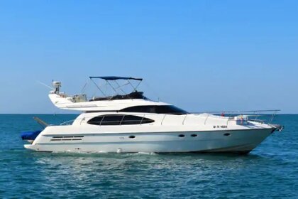 Hire Motor yacht Azimut Azimut 58 Dubai