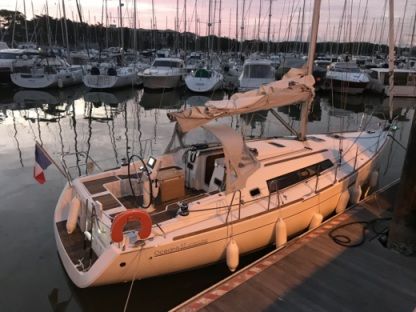 Location Voilier Beneteau Oceanis 37 Saint-Gilles-Croix-de-Vie