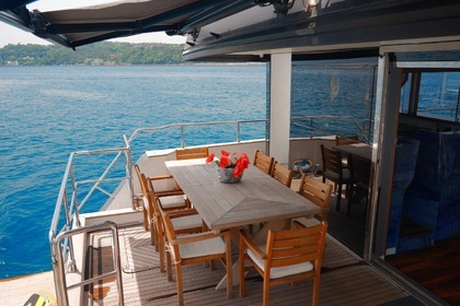 Charter Catamaran Luxury Custom Power İstanbul