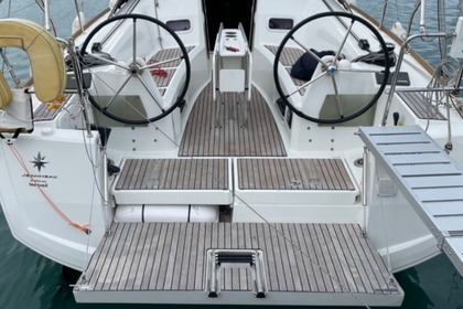 Verhuur Zeilboot Jeanneau Sun Odyssey 349 Marina di Grosseto