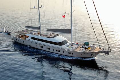 DE LOVE YACHT CHARTER