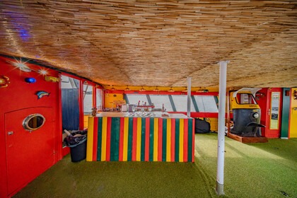 Location Bateau à moteur VEDETTE EN BOIS modele atypique Golfe Juan