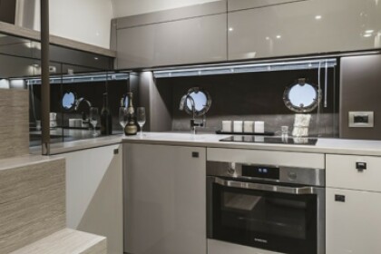 Cranchi M44 HT, the clever cruising