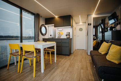 Χαλαρώστε σε αυτό το πλωτό