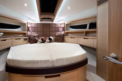 Motorcrucero de lujo con juguetes - Comedor privado disponible a bordo - hasta 11 pasajeros más el capitán