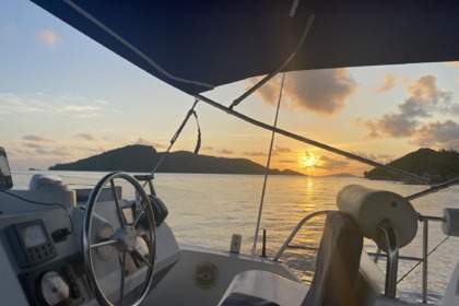 Välkommen till katamaran med skeppare på vackra Seychellerna