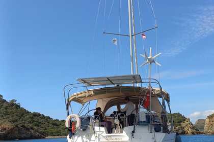 Daily or more rent experience with a professional skipper