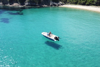 Italian Beauty Speedboat INVICTUS 1