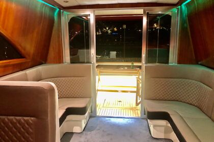 Princess Motoryacht with a capacity of 4 people