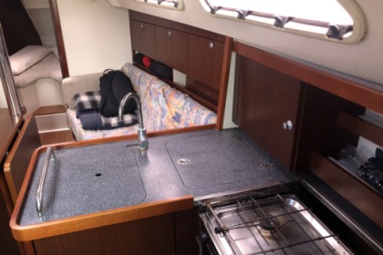 Alugue este veleiro para conhecer Barcelona e suas