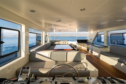 Luxury motor yacht with a capacity of 8 people