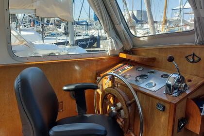 De Goudvink, a cozy two-person motorboat