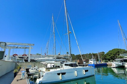 Rental Catamaran Fountaine Pajot Lucia 40 Grimaud
