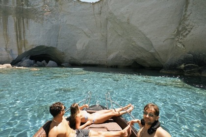 Location Bateau sans permis  Isatek Cobra 495 Luxury Edition Port de Milos, Milos