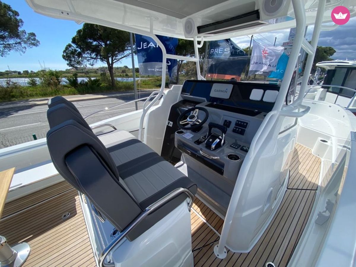 Bateau à moteur Jeanneau Cap Camarat 9.0 Cc 400cv 3