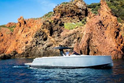Hire Motorboat Pardo Yachts Pardo 43 Saint-Raphaël