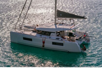 Charter Catamaran LAGOON  40 (3 CAB + 2 + 1) La Trinité-sur-Mer