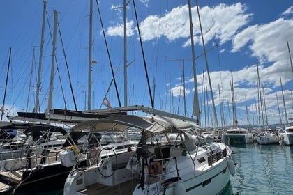 Rental Sailboat Bavaria Yachtbau Bavaria Cruiser 41 - 3 cab. Brač