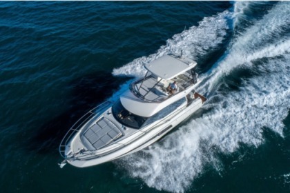 Charter Motor yacht PRESTIGE PRESTIGE 460 Hyères