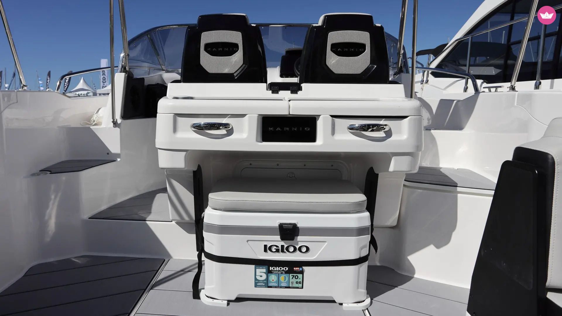 Bateau à moteur KARNIC SL 902 300cv 8