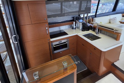 Verhuur Motorboot Jeanneau Prestige 550 fly Primošten