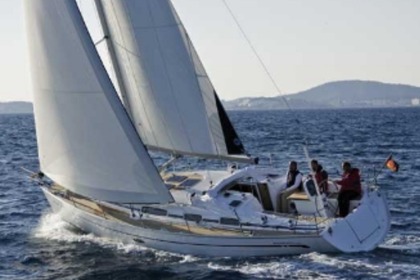 Aproveite o mar neste veleiro Bavaria 38 Cruiser
