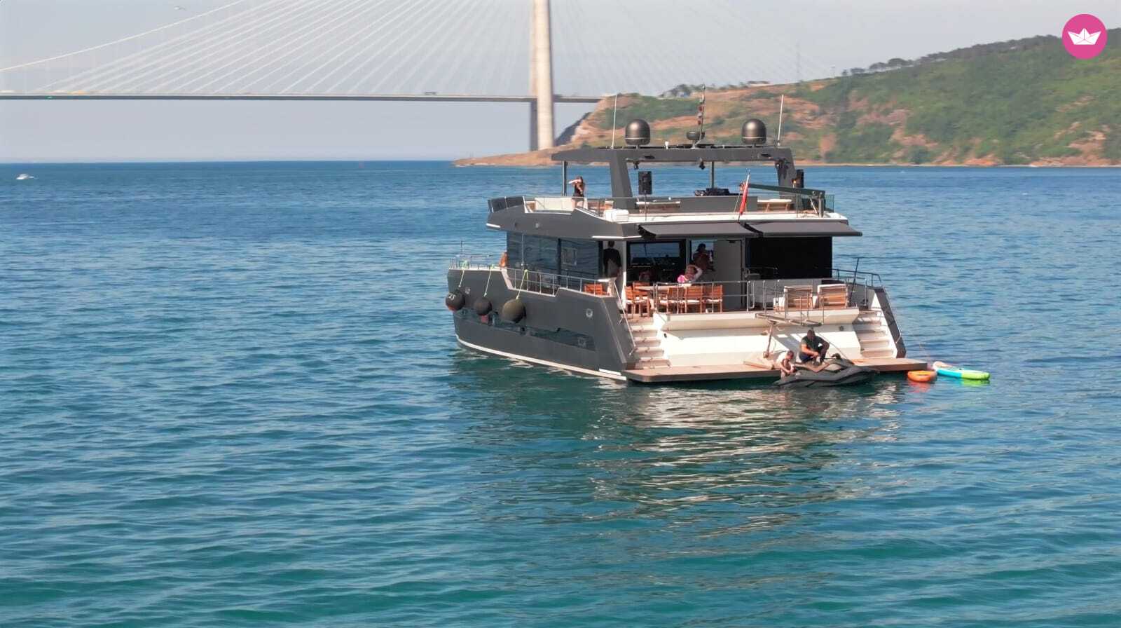 Catamaran Luxury Custom