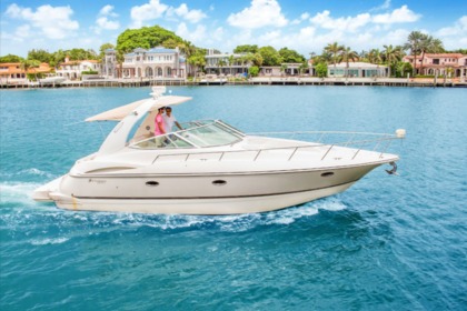 Hire Motorboat Cruiser 43' Miami Beach