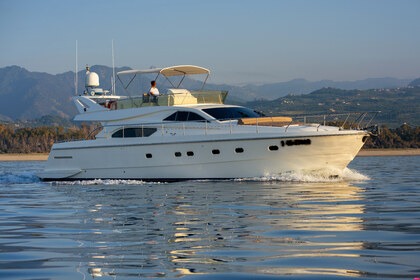 Noleggio Yacht a motore Ferretti 57 Isole Eolie