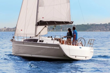 Precioso veleiro Bavaria no Flensburg