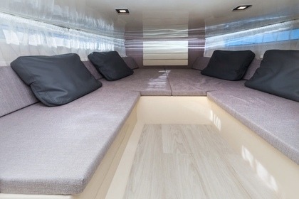 INVICTUS 280 GT SUPER SPEED BOAT