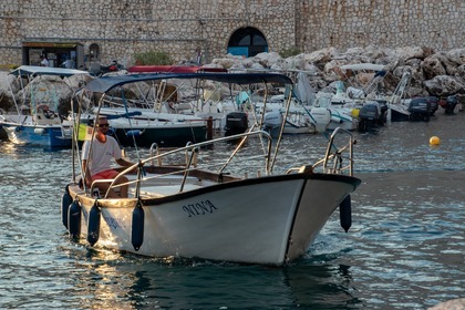 Charter Motorboat Autoproduzione Gozzo Ligure Castro Marina