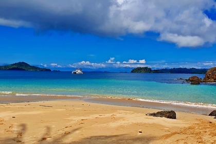 Spacious new power catamaran in Coiba and Chiriqui's Pacific island paradise
