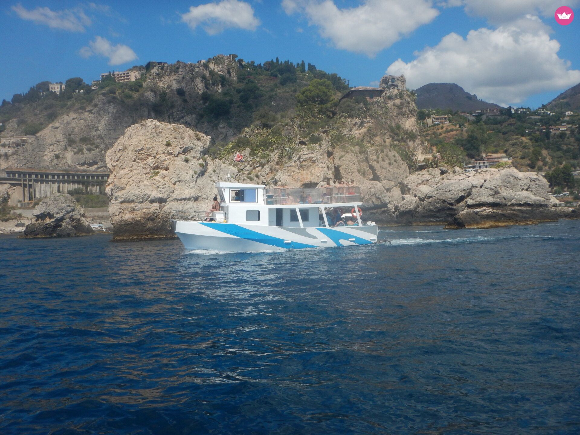 Bateau à moteur Mostes