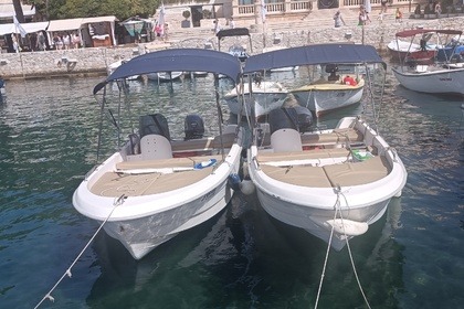 Hire Motorboat Mazury 40 hp free petrol Hvar