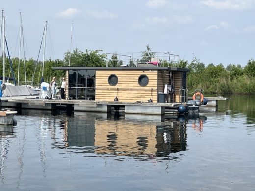 Kinrooi Houseboat La Mare XL alt tag text