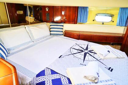 Luxury Motoryacht with a capacity of 6 people