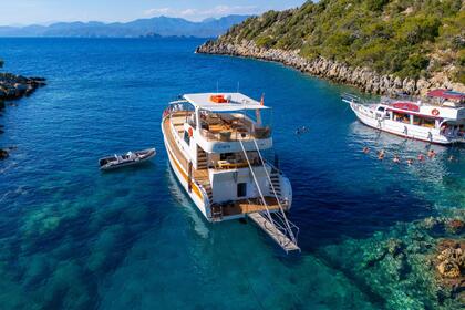 Luxury Gulet with a capacity of 8 people