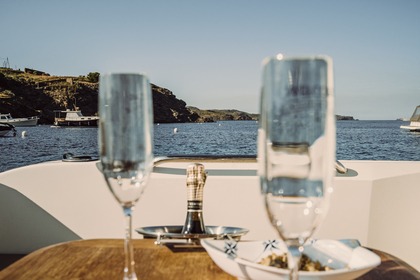 Beneteau Antares 8 in Cadaqués, Port Lligat