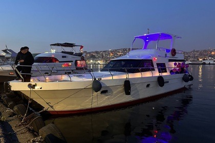 Comfortable yacht tour