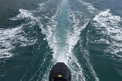 Embarcación sin licencia - Athena 1 -