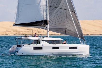 Hire Catamaran Lagoon-Bénéteau Lagoon 46 - 4 + 2 cab. Le Marin