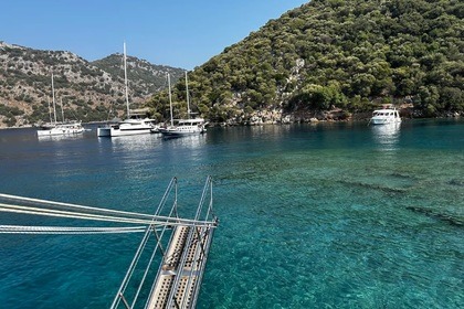 Gocek: Yacht Trip and 12 Island Full-Day Tour with Lunch